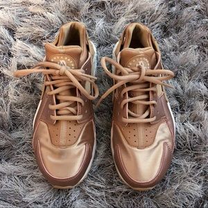 Nike rose gold huaraches